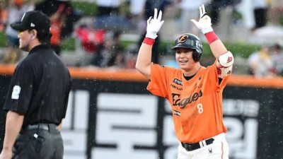 한화, 33일 만에 1위 탈환! LG를 꺾고 빗속에서의 역전승